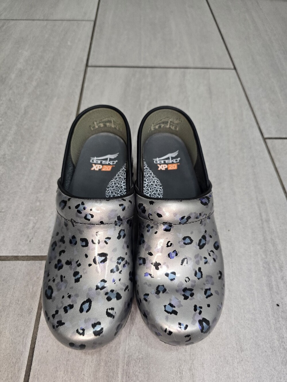 Dansko XP 2.0 Clogs Womens Size 36 Leopard Metallic Nurse Comfort Work Shoes - Picture 2 of 4